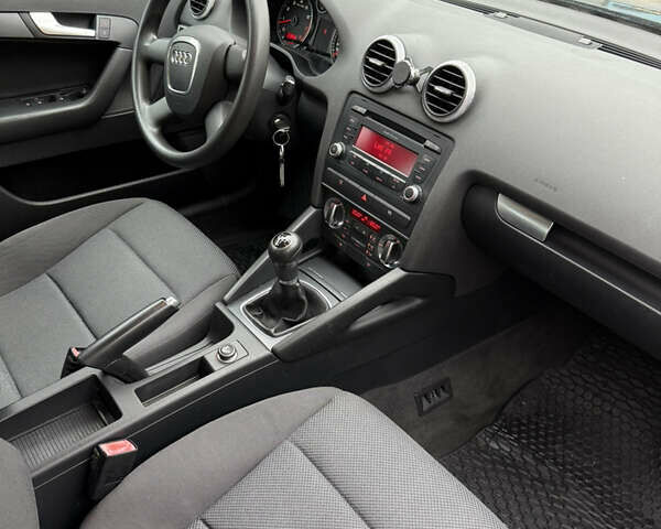 Черный Ауди А3, объемом двигателя 1.6 л и пробегом 212 тыс. км за 8599 $, фото 5 на Automoto.ua