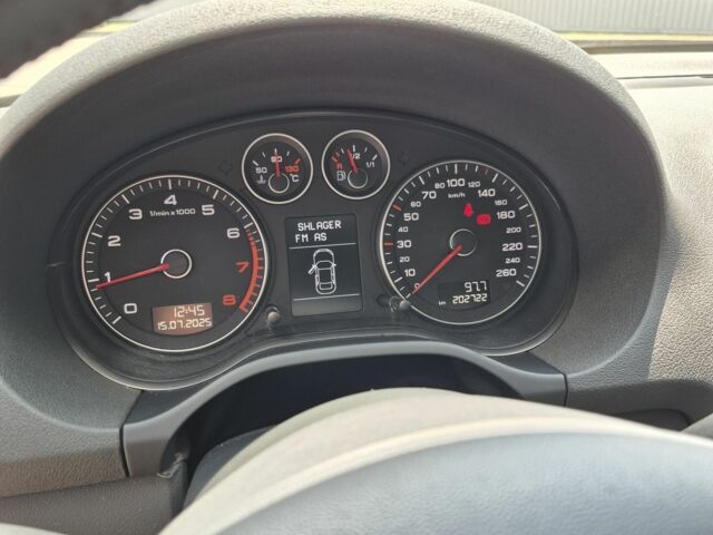 Чорний Ауді А3, об'ємом двигуна 1.8 л та пробігом 202 тис. км за 8600 $, фото 12 на Automoto.ua