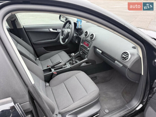 Черный Ауди А3, объемом двигателя 1.4 л и пробегом 240 тыс. км за 7850 $, фото 10 на Automoto.ua