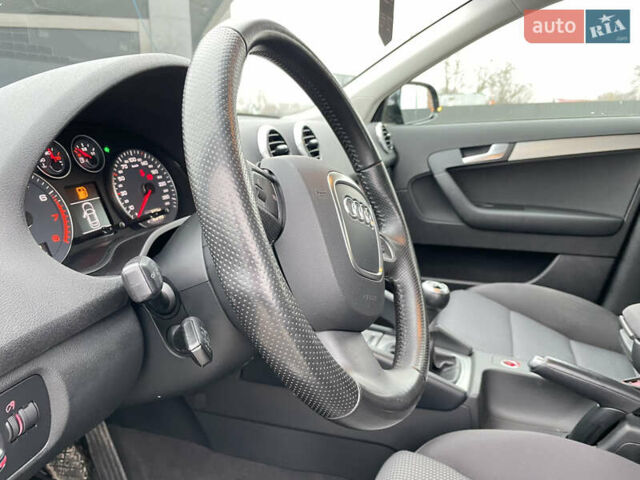 Чорний Ауді А3, об'ємом двигуна 1.8 л та пробігом 197 тис. км за 8850 $, фото 16 на Automoto.ua
