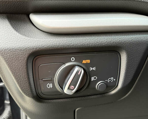 Чорний Ауді А3, об'ємом двигуна 1.8 л та пробігом 231 тис. км за 10900 $, фото 13 на Automoto.ua