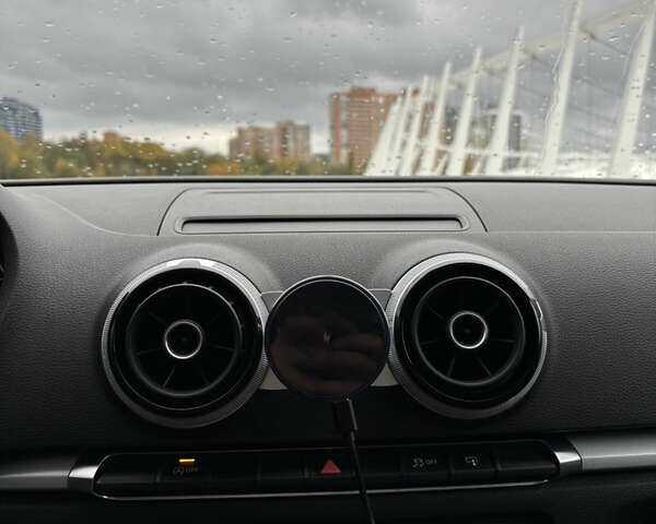 Ауди А3 2015 в Киеве на Automoto.ua Черный Ауди А3, объемом двигателя 1.6 л и пробегом 165 тыс. км за 16200 $, фото 12 на Automoto.ua