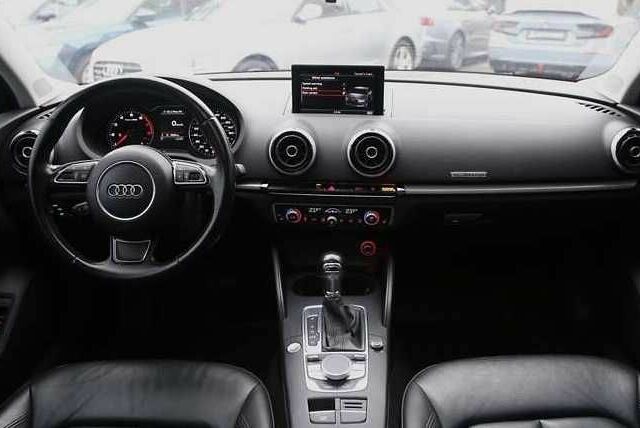 Чорний Ауді А3, об'ємом двигуна 2 л та пробігом 90 тис. км за 10000 $, фото 4 на Automoto.ua