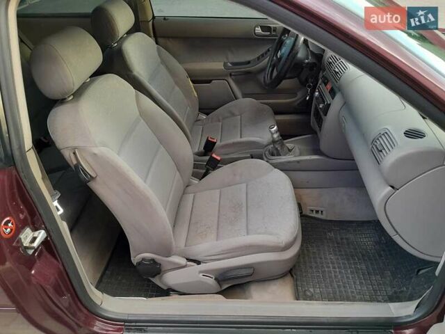 Красный Ауди А3, объемом двигателя 1.6 л и пробегом 317 тыс. км за 2950 $, фото 14 на Automoto.ua