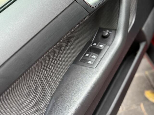 Красный Ауди А3, объемом двигателя 1.6 л и пробегом 240 тыс. км за 5500 $, фото 8 на Automoto.ua