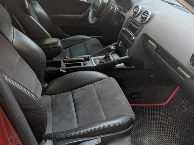 Красный Ауди А3, объемом двигателя 1.8 л и пробегом 185 тыс. км за 10000 $, фото 3 на Automoto.ua