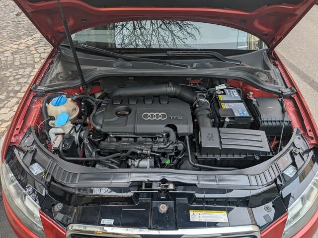 Красный Ауди А3, объемом двигателя 1.8 л и пробегом 185 тыс. км за 10000 $, фото 2 на Automoto.ua