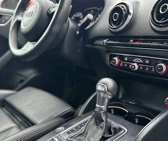 Красный Ауди А3, объемом двигателя 1.4 л и пробегом 125 тыс. км за 12500 $, фото 2 на Automoto.ua