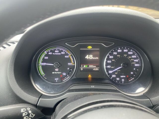 Красный Ауди А3, объемом двигателя 1.4 л и пробегом 244 тыс. км за 10000 $, фото 8 на Automoto.ua