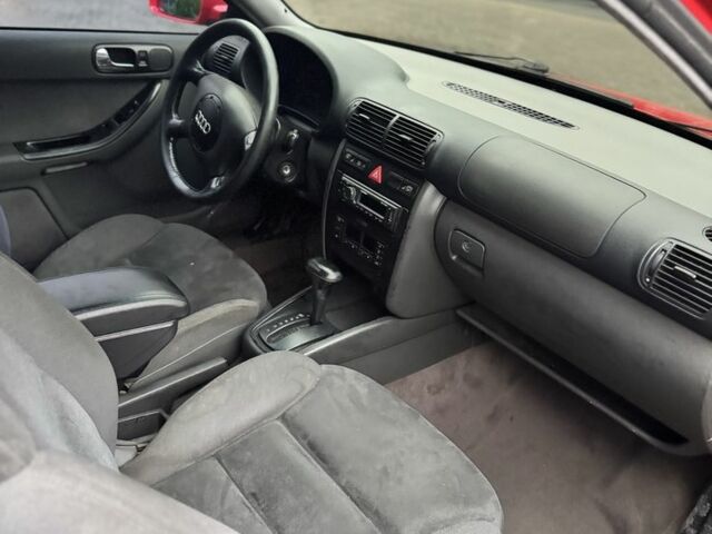 Красный Ауди А3, объемом двигателя 1.8 л и пробегом 236 тыс. км за 2600 $, фото 6 на Automoto.ua