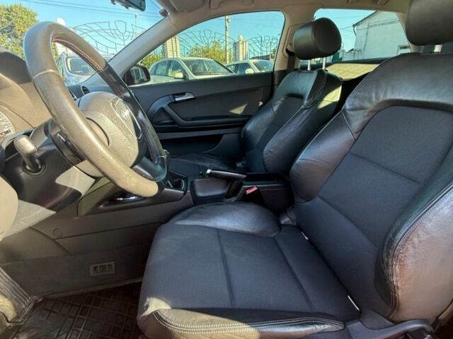 Красный Ауди А3, объемом двигателя 1.6 л и пробегом 330 тыс. км за 5900 $, фото 4 на Automoto.ua