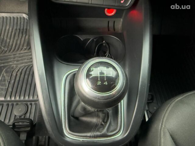 Червоний Ауді А3, об'ємом двигуна 1.6 л та пробігом 211 тис. км за 8290 $, фото 22 на Automoto.ua