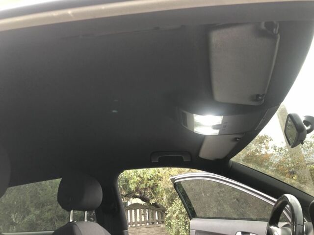 Желтый Ауди А3, объемом двигателя 1.6 л и пробегом 240 тыс. км за 5900 $, фото 6 на Automoto.ua