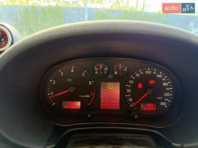 Ауді А3 1999 у Києві на Automoto.ua Сірий Ауді А3, об'ємом двигуна 1.8 л та пробігом 243 тис. км за 5500 $, фото 3 на Automoto.ua