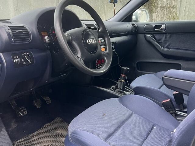 Серый Ауди А3, объемом двигателя 1.6 л и пробегом 250 тыс. км за 1900 $, фото 6 на Automoto.ua