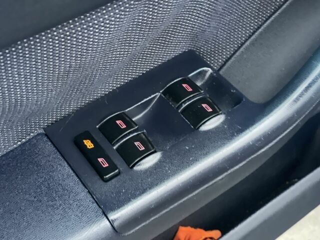 Серый Ауди А3, объемом двигателя 1.6 л и пробегом 286 тыс. км за 1600 $, фото 11 на Automoto.ua