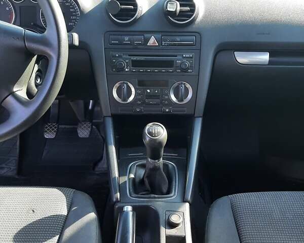 Серый Ауди А3, объемом двигателя 1.6 л и пробегом 256 тыс. км за 4899 $, фото 3 на Automoto.ua