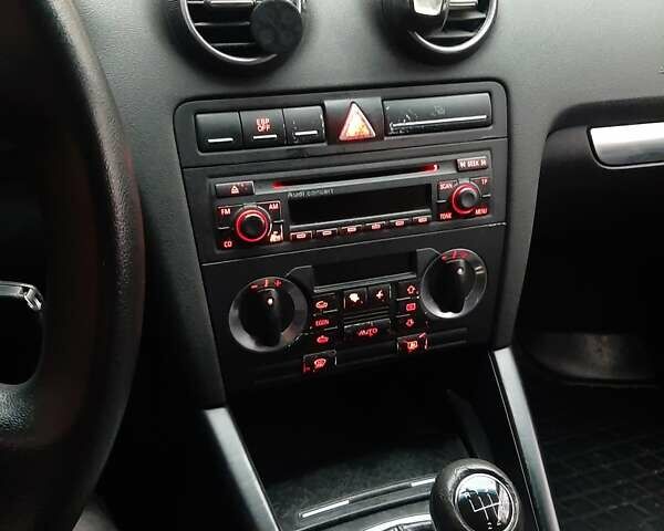 Серый Ауди А3, объемом двигателя 1.6 л и пробегом 256 тыс. км за 4899 $, фото 2 на Automoto.ua