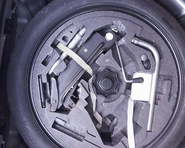 Серый Ауди А3, объемом двигателя 1.6 л и пробегом 262 тыс. км за 5900 $, фото 12 на Automoto.ua