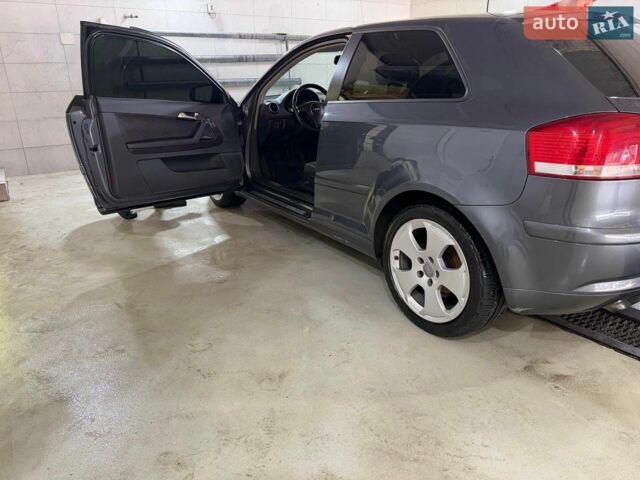 Серый Ауди А3, объемом двигателя 2 л и пробегом 315 тыс. км за 4000 $, фото 2 на Automoto.ua
