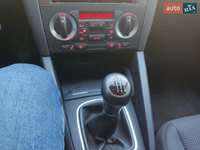 Сірий Ауді А3, об'ємом двигуна 1.6 л та пробігом 204 тис. км за 5600 $, фото 7 на Automoto.ua