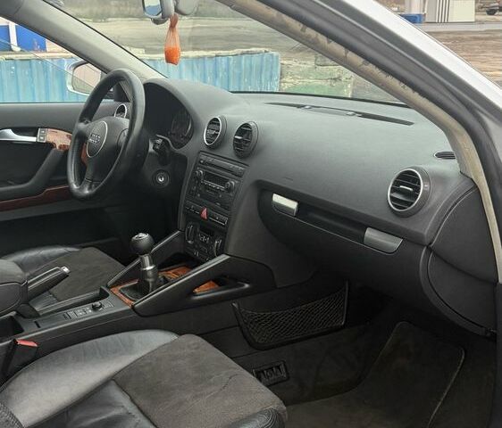Серый Ауди А3, объемом двигателя 2 л и пробегом 300 тыс. км за 2650 $, фото 16 на Automoto.ua
