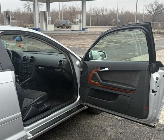 Серый Ауди А3, объемом двигателя 2 л и пробегом 300 тыс. км за 2650 $, фото 14 на Automoto.ua