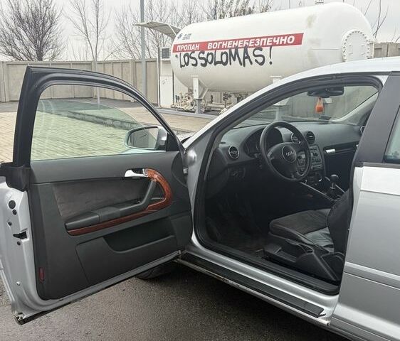Серый Ауди А3, объемом двигателя 2 л и пробегом 300 тыс. км за 2650 $, фото 7 на Automoto.ua