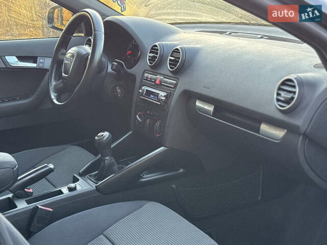 Серый Ауди А3, объемом двигателя 1.6 л и пробегом 268 тыс. км за 5500 $, фото 9 на Automoto.ua