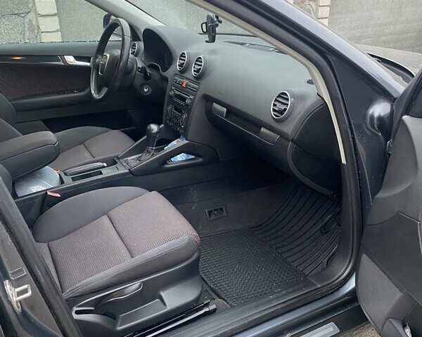 Серый Ауди А3, объемом двигателя 1.6 л и пробегом 265 тыс. км за 7500 $, фото 2 на Automoto.ua