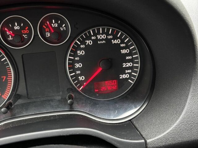 Серый Ауди А3, объемом двигателя 1.6 л и пробегом 257 тыс. км за 6500 $, фото 7 на Automoto.ua