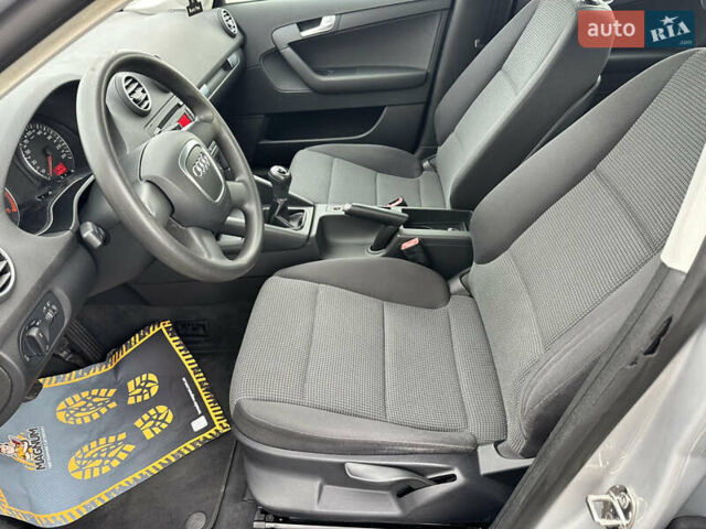 Ауді А3 2008 у Вінниці на Automoto.ua Сірий Ауді А3, об'ємом двигуна 1.6 л та пробігом 204 тис. км за 7999 $, фото 35 на Automoto.ua