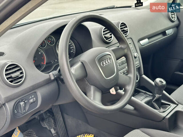 Ауді А3 2008 у Вінниці на Automoto.ua Сірий Ауді А3, об'ємом двигуна 1.6 л та пробігом 204 тис. км за 7999 $, фото 37 на Automoto.ua