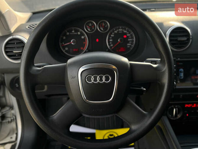 Серый Ауди А3, объемом двигателя 1.39 л и пробегом 219 тыс. км за 8800 $, фото 10 на Automoto.ua
