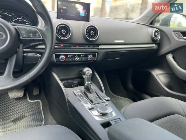 Серый Ауди А3, объемом двигателя 1.6 л и пробегом 175 тыс. км за 18450 $, фото 17 на Automoto.ua