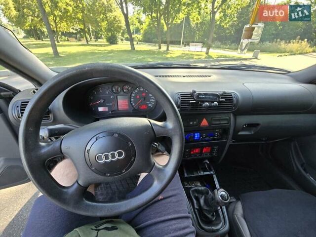 Синій Ауді А3, об'ємом двигуна 1.6 л та пробігом 299 тис. км за 3200 $, фото 18 на Automoto.ua