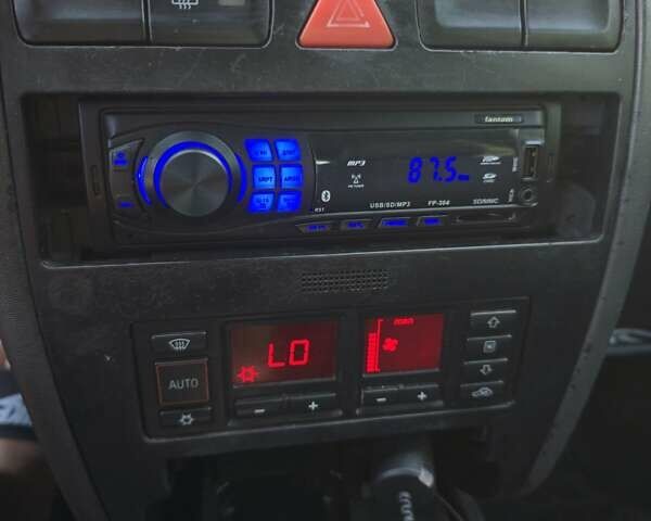 Синій Ауді А3, об'ємом двигуна 1.6 л та пробігом 299 тис. км за 3200 $, фото 13 на Automoto.ua