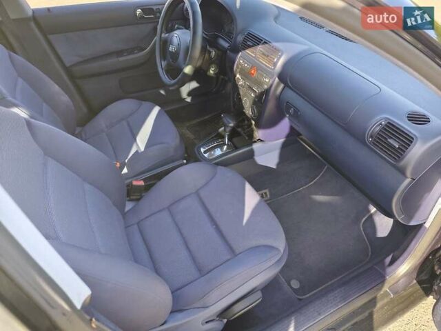Синий Ауди А3, объемом двигателя 1.6 л и пробегом 265 тыс. км за 4000 $, фото 6 на Automoto.ua