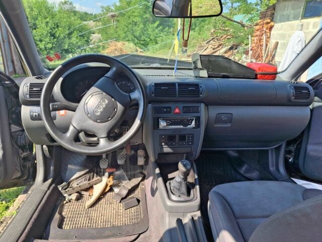 Синий Ауди А3, объемом двигателя 1.6 л и пробегом 220 тыс. км за 1700 $, фото 5 на Automoto.ua