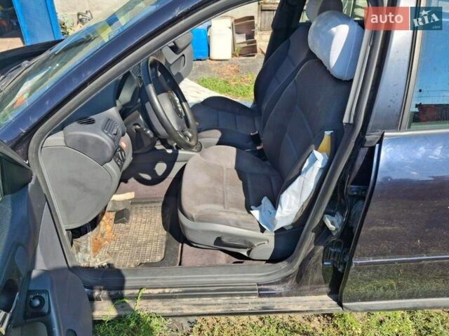 Синій Ауді А3, об'ємом двигуна 1.6 л та пробігом 250 тис. км за 1700 $, фото 8 на Automoto.ua