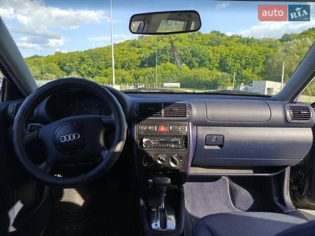 Синий Ауди А3, объемом двигателя 1.6 л и пробегом 265 тыс. км за 4000 $, фото 5 на Automoto.ua