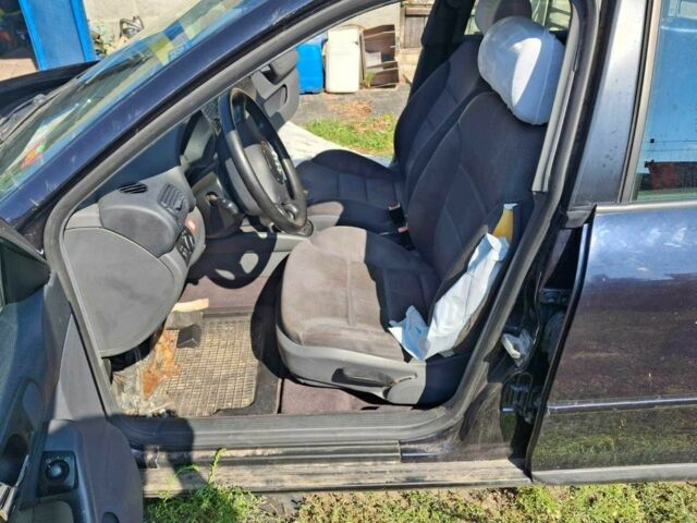 Синий Ауди А3, объемом двигателя 1.6 л и пробегом 220 тыс. км за 1700 $, фото 4 на Automoto.ua