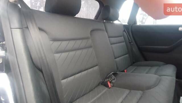 Синій Ауді А3, об'ємом двигуна 1.6 л та пробігом 263 тис. км за 4650 $, фото 2 на Automoto.ua