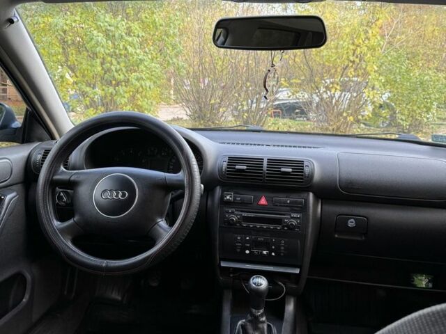 Синий Ауди А3, объемом двигателя 1.6 л и пробегом 334 тыс. км за 4300 $, фото 2 на Automoto.ua