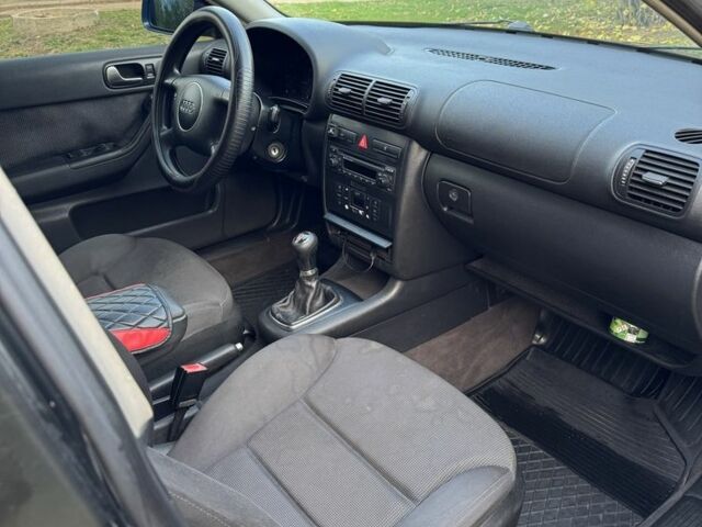 Синий Ауди А3, объемом двигателя 1.6 л и пробегом 334 тыс. км за 4300 $, фото 3 на Automoto.ua