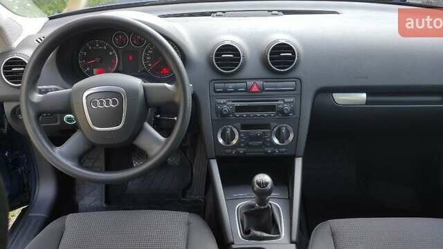 Синий Ауди А3, объемом двигателя 1.6 л и пробегом 168 тыс. км за 7000 $, фото 7 на Automoto.ua