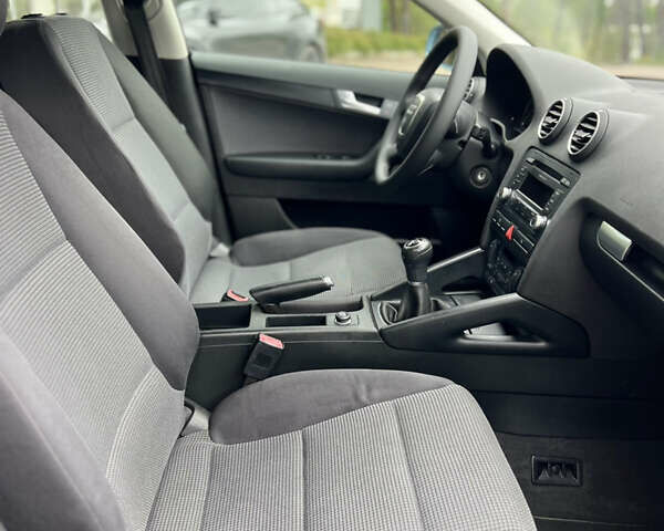 Синій Ауді А3, об'ємом двигуна 1.6 л та пробігом 234 тис. км за 7800 $, фото 28 на Automoto.ua