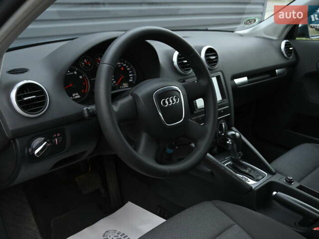 Синій Ауді А3, об'ємом двигуна 1.6 л та пробігом 212 тис. км за 8300 $, фото 17 на Automoto.ua