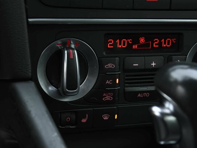 Синий Ауди А3, объемом двигателя 1.6 л и пробегом 212 тыс. км за 8300 $, фото 12 на Automoto.ua