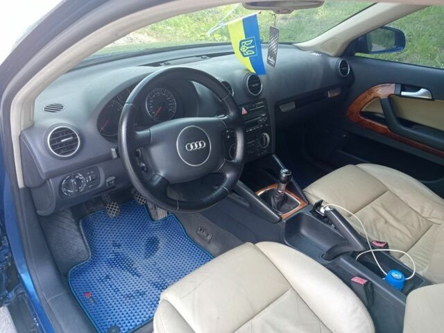 Синий Ауди А3, объемом двигателя 1.6 л и пробегом 200 тыс. км за 3600 $, фото 4 на Automoto.ua